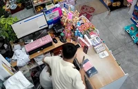 CSGT Công an Nghệ An bắt giữ nghi phạm cướp 5 triệu của tiệm tạp hóa ở Hà Nội