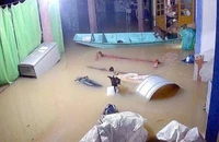 Hà Tĩnh: Mưa lớn, lũ đổ về trong đêm cuốn trôi nhiều tài sản 