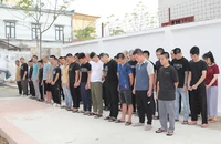 Bắt 100 người lừa đảo qua mạng: Có nạn nhân bị lừa mất đến 41 tỉ đồng 