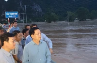 Phó Thủ tướng Mai Văn Chính kiểm tra và chỉ đạo tại vùng lũ Nghệ An