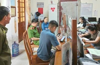 Nữ nhân viên quỹ tín dụng lén báo công an khi khách hàng chuyển tiền vào tài khoản lạ