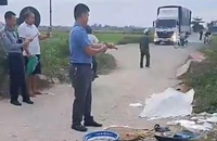 Tai nạn tàu hỏa và xe máy, người phụ nữ đi bán cá tử vong 