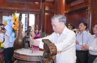 Tổng Bí thư Tô Lâm dâng hương tưởng nhớ Chủ tịch Hồ Chí Minh tại Khu Di tích quốc gia đặc biệt Kim Liên