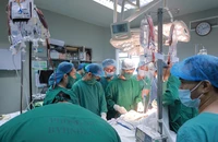 3 nhân viên y tế bị đâm trọng thương khi ngăn kẻ mang dao tấn công nhiều người 