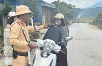 Một đêm phát hiện 6 phụ nữ và hơn 1.200 'ma men' vi phạm nồng độ cồn