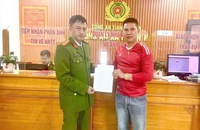 Chuyển nhầm 499.999.999 đồng rồi đi báo công an nhờ giúp đỡ