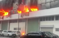 Cháy lớn nhà máy bia ở Hà Nội 