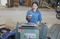 Mua két sắt ve chai, phát hiện hộp vàng bỏ quên 
