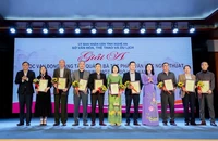 Nghệ An trao giải tác phẩm văn học nghệ thuật 'Chung một cơ đồ Việt Nam'