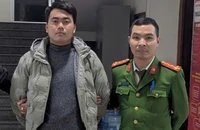 Vận động 1 bị can đang bị truy nã về Hà Nội đầu thú 