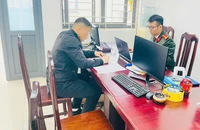 Xử phạt người bịa chuyện ‘cô gái mang nhiều tiền, run rẩy khi gặp công an"