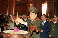 Lãnh đạo Bộ Công an dâng hương tưởng niệm Chủ tịch Hồ Chí Minh tại Nghệ An