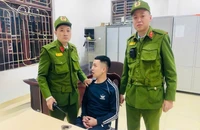 Giận bạn gái, nam thanh niên đốt chăn màn gây cháy nhà nghỉ 