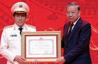 Tổng Bí thư Tô Lâm trao tặng Huân chương Hồ Chí Minh cho lực lượng Tình báo Công an nhân dân 