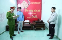 Khởi tố người kéo tay, kéo kính ô tô rồi bỏ chạy làm Thiếu tá CSGT bị thương
