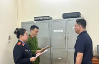 Khởi tố người dùng hai ô tô khóa đầu khóa đuôi xe đi chúc Tết 