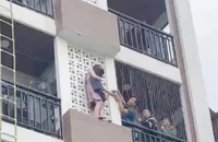 Công an giải cứu cô gái khủng hoảng tâm lý đứng chênh vênh ngoài ban công