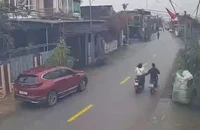 Từ hình ảnh camera, công an truy ra kẻ cướp giật túi xách của cô gái