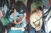 Tìm ra tài xế vừa lái xe khách trên cao tốc Bắc - Nam vừa đánh bài ăn tiền