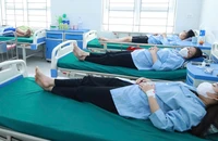 Chủ tiệm bánh mì ở Nghệ An phải trả viện phí cho 62 người bị ngộ độc