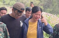 Nước mắt hạnh phúc của người mẹ khi tìm thấy con trai lạc ở núi Tam Đảo