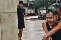 Sét đánh trúng nhà máy, khoảng 2.000 tấn mật tràn ra đường