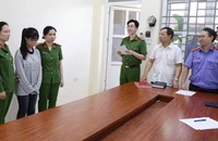Khởi tố hai nữ sinh túm tóc, đánh hội đồng bạn học trong nhà vệ sinh