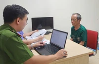 Bắt giữ 'thần y' dỏm Nguyễn Tiến Nam và 7 người lừa chữa bệnh bằng ion kiềm