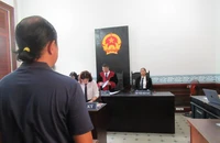 Tạm ngừng xét xử vụ dân kiện Văn phòng Đăng ký đất đai TP.HCM