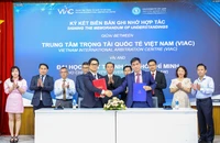 Trường ĐH Luật TP.HCM và VIAC ký kết biên bản thỏa thuận hợp tác