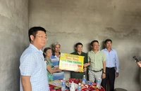 Trung tâm Trợ giúp pháp lý Nhà nước TP.HCM trao tặng nhà tình thương, máy lọc nước 