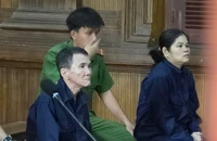 Tòa xử kín vụ bà bán vé số và ông xe ôm mua bán trẻ sơ sinh trước cổng bệnh viện