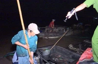 Nổ súng bắt ghe hút cát lậu ở Vĩnh Long