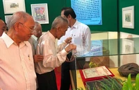 khai mạc triển lãm ảnh “50 năm thực hiện Di chúc của Chủ tịch Hồ Chí Minh” và trưng bày chuyên đề “Tranh ký họa kháng chiến ở ĐBSCL”, ảnh QUANG VĨNH
