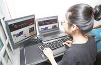 Mọi cá nhân, tổ chức đều có thể phản ánh tin giả đến địa chỉ www.tingia.gov.vn để được xử lý. Ảnh: HOÀNG GIANG