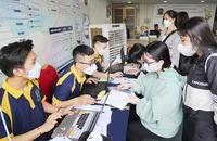 Thí sinh trúng tuyển xác nhận nhập học tại các cơ sở đào tạo ở TP.HCM trong đợt 1 vừa qua. Ảnh: HOÀNG GIANG