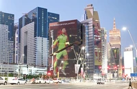 Poster thủ môn đội tuyển Đức Manuel Neuer xuất hiện trên một tòa nhà tại West Bay, Doha - Qatar trước thềm Wolrd Cup 2022. Ảnh: GETTY IMAGES