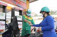 Các đơn vị kinh doanh xăng dầu vẫn còn gặp khó khăn. Ảnh: HOÀNG GIANG