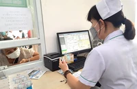 Bệnh nhân diện bảo hiểm y tế đăng ký khám bằng CCCD gắn chip tại BV quận 11 (TP.HCM). Ảnh: TRẦN NGỌC
