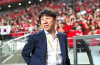 HLV Shin Tae-yong lo ngại các học trò bị trừng phạt chơi trên sân không có khán giả. Ảnh: ANH PHƯƠNG