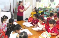 Cô trò Trường Mầm non Tân Đông, TP Thủ Đức, TP.HCM. Ảnh: PHẠM ANH