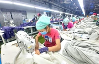 Nếu đề xuất được thông qua, hàng triệu người lao động và doanh nghiệp sẽ được hỗ trợ. Ảnh minh họa: VIẾT LONG