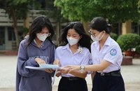 Thí sinh tham dự kỳ thi tuyển sinh vào lớp 10 tại TP.HCM ở điểm thi THPT Phú Nhuận, quận Phú Nhuận. Ảnh: HOÀNG GIANG