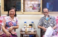 NSƯT Thanh Dậu và Nhà giáo ưu tú Mạnh Dung bên nhau đã gần 60 năm. Ảnh: VĂN HÀ