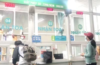 Người dân đến khám chữa bệnh tại BV Bình Dân. Ảnh: NGUYỄN HIỀN