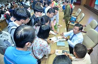 Thí sinh tìm hiểu và đăng ký xét tuyển đại học tại các trường ở TP.HCM. Ảnh: CTV