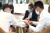Sự phát triển của thị trường đòi hỏi các nhà môi giới bất động sản ngày càng phải chuyên nghiệp hơn. Ảnh minh họa: MINH LONG