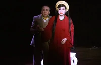 NSƯT Thành Lộc (vai Lĩnh Nam) và Lê Khánh (vai Giáng Hương) trong vở Giáng Hương. Ảnh: VĂN HÀ
