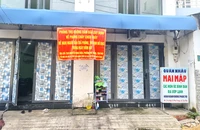 Địa phương treo băng rôn cảnh báo khu cho thuê hộp ngủ không đảm bảo an toàn về PCCC. Ảnh: N.CHÂU
