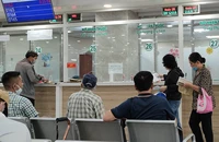 Người dân đến khám chữa bệnh tại BV Quân y 175. Ảnh: NGUYỄN HIỀN